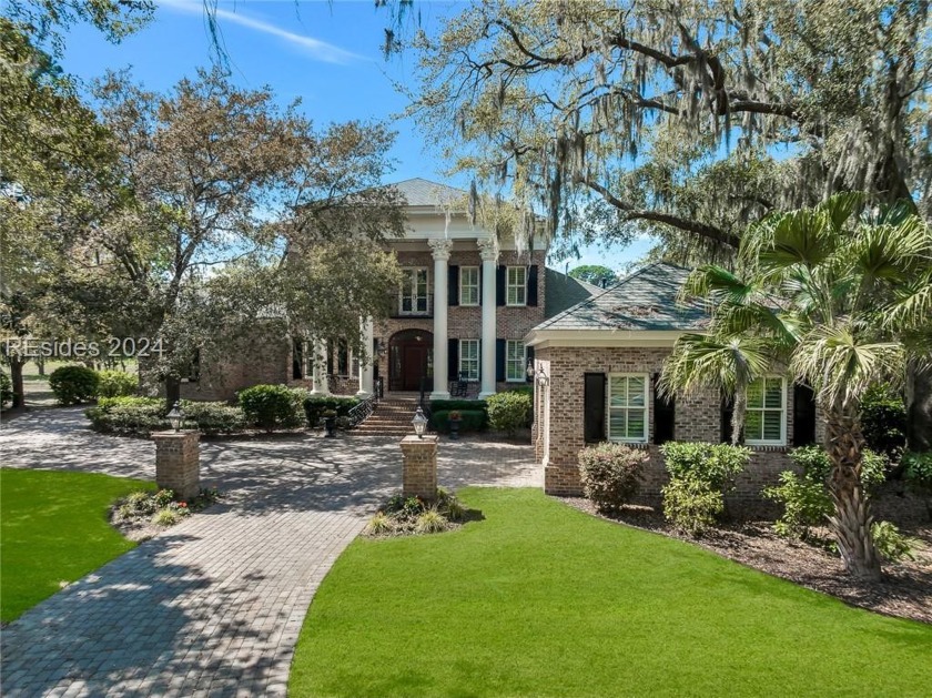 This luxurious Southern estate is complete with 4 BR, 5 BA, 2 - Beach Home for sale in Bluffton, South Carolina on Beachhouse.com