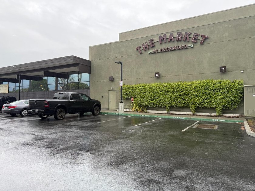 This strategically located grocery store presents an outstanding - Beach Commercial for sale in Palo Alto, California on Beachhouse.com