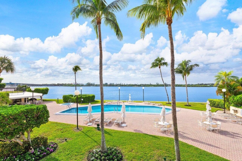 Lifestyle and luxury! Waterfront condominium with beautiful - Beach Condo for sale in Palm Beach, Florida on Beachhouse.com