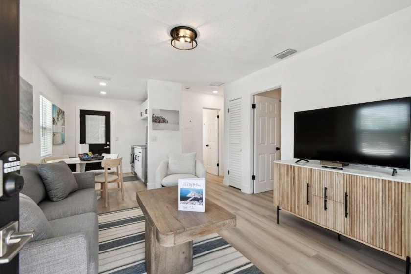 117 127th Ave E Unit 1 - Beach Vacation Rentals in Treasure Island, FL on Beachhouse.com