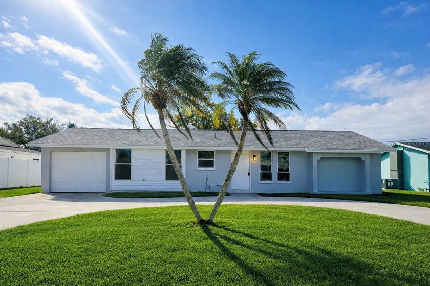 One or more photo(s) has been virtually staged. Welcome to this - Beach Home for sale in Venice, Florida on Beachhouse.com