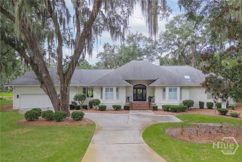 Curb appeal and golf course views! Enjoy a stunning view of the - Beach Home for sale in Savannah, Georgia on Beachhouse.com
