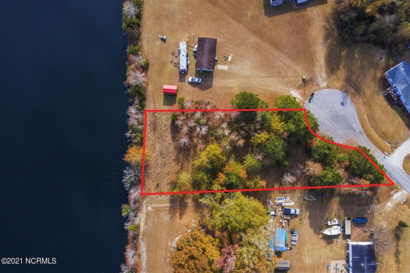 Immerse yourself in quiet, country living with this spacious cul - Beach Lot for sale in New Bern, North Carolina on Beachhouse.com