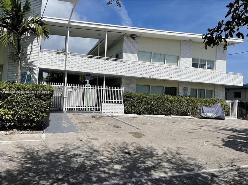 Bright unit in a great neighborhood. Remodeled. Close to - Beach Condo for sale in Miami Beach, Florida on Beachhouse.com