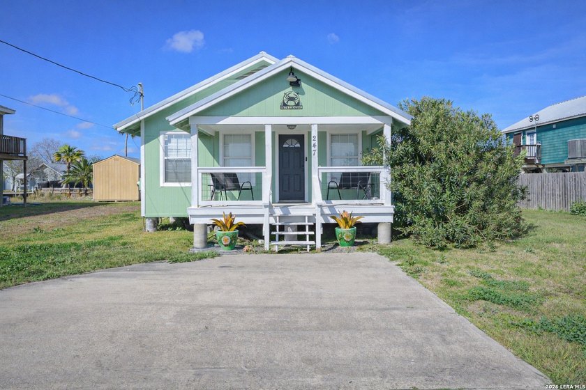 Welcome to this charming 2 bedroom 1 full bath canal-front - Beach Home for sale in Rockport, Texas on Beachhouse.com