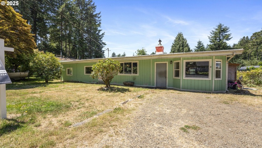 Discover the perfect blend of comfort and tranquility in this - Beach Home for sale in Florence, Oregon on Beachhouse.com