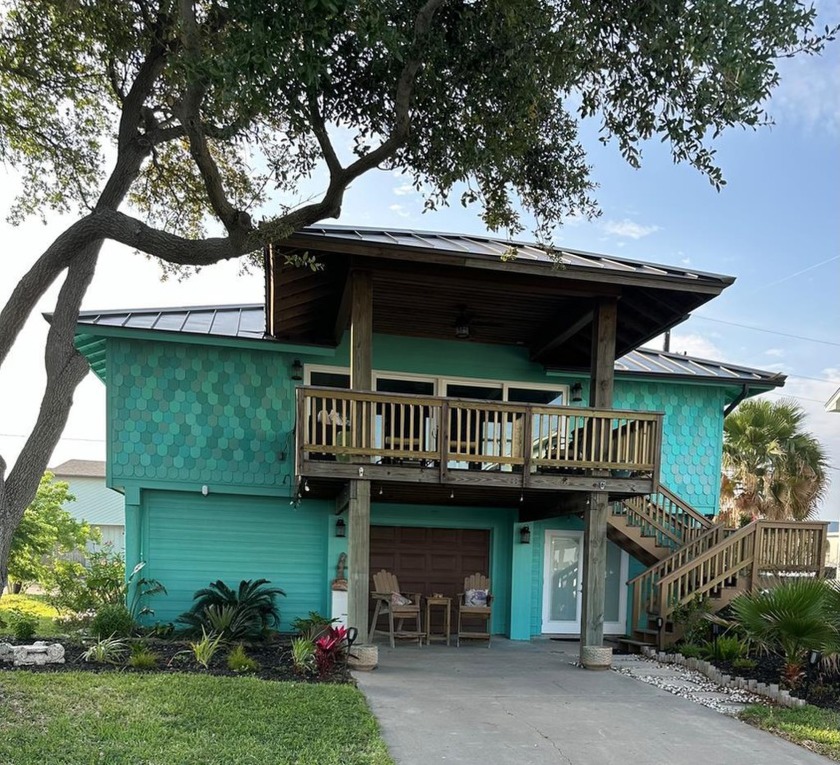 Discover this true gem with bay views. Thoughtfully, renovated - Beach Home for sale in Rockport, Texas on Beachhouse.com