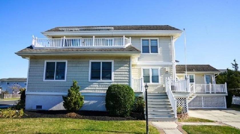 A Must See Property!! Convenient Off Street Parking for at least - Beach Townhome/Townhouse for sale in Stone Harbor, New Jersey on Beachhouse.com