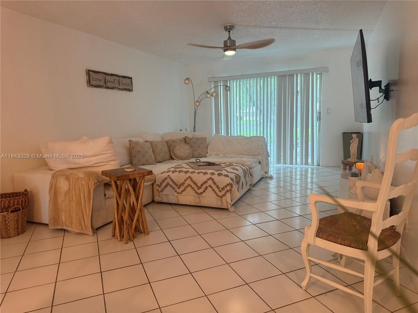 Excellent first-floor property with 2 bedrooms, 2 bathrooms, and - Beach Condo for sale in Pompano Beach, Florida on Beachhouse.com