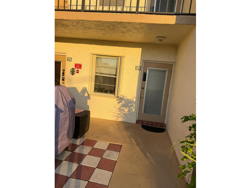1ST FLOOR, LOVELY 2 BEDRM CONVERTIBLE, MOVE IN CONDITION, LIGHT - Beach Condo for sale in West Palm Beach, Florida on Beachhouse.com