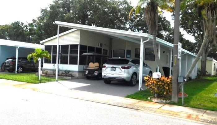 GOLF CART IS INCLUDED WITH SALE OF HOME     This home has a - Beach Home for sale in Largo, Florida on Beachhouse.com