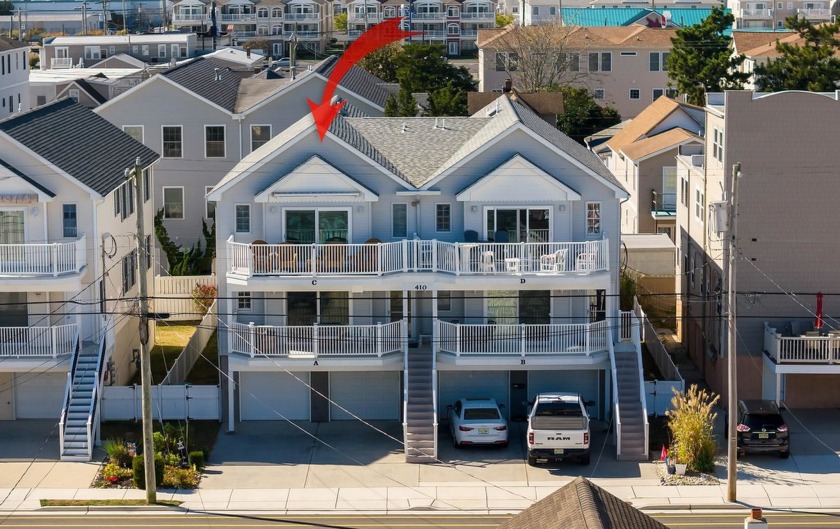 Water VIEWS abound from this TOP floor, 3 bedroom, 2 bath Condo - Beach Condo for sale in Wildwood, New Jersey on Beachhouse.com