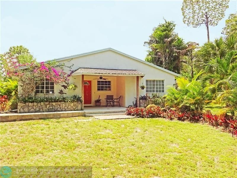 Beautiful 1.15 acre lot. Large 5 bedroom and 3 bath home. Open - Beach Home for sale in West Palm Beach, Florida on Beachhouse.com