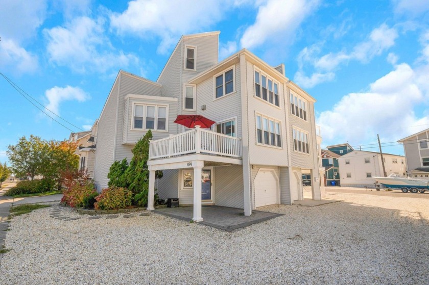 Experience coastal living at its best! This stunning townhome is - Beach Townhome/Townhouse for sale in Avalon, New Jersey on Beachhouse.com