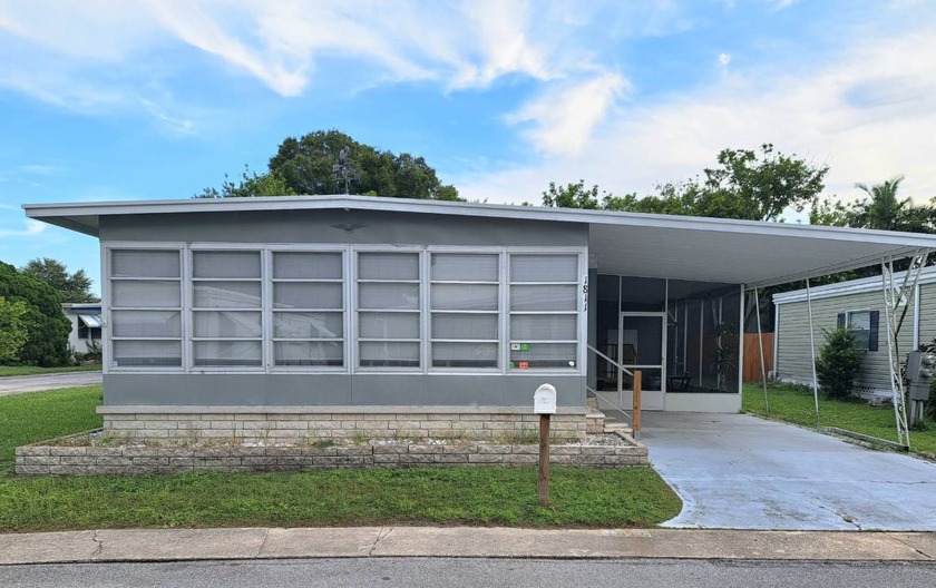 This is a MUST SEE, newly renovated 2 Bedroom (ceiling fans in - Beach Home for sale in Clearwater, Florida on Beachhouse.com