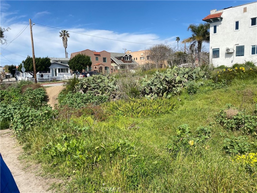 Zoned for single family home, located next to multi unit - Beach Lot for sale in San Pedro, California on Beachhouse.com