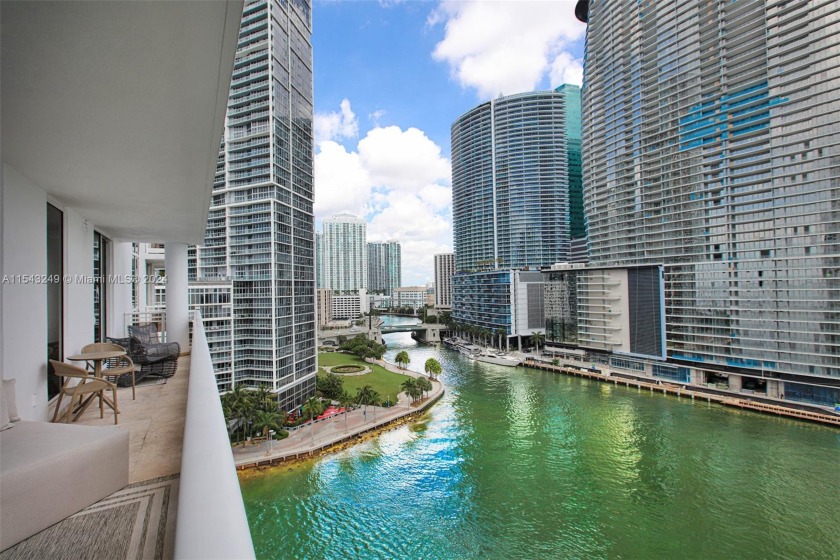 Beautiful bright, clean, freshly upgraded unit, with direct - Beach Condo for sale in Miami, Florida on Beachhouse.com