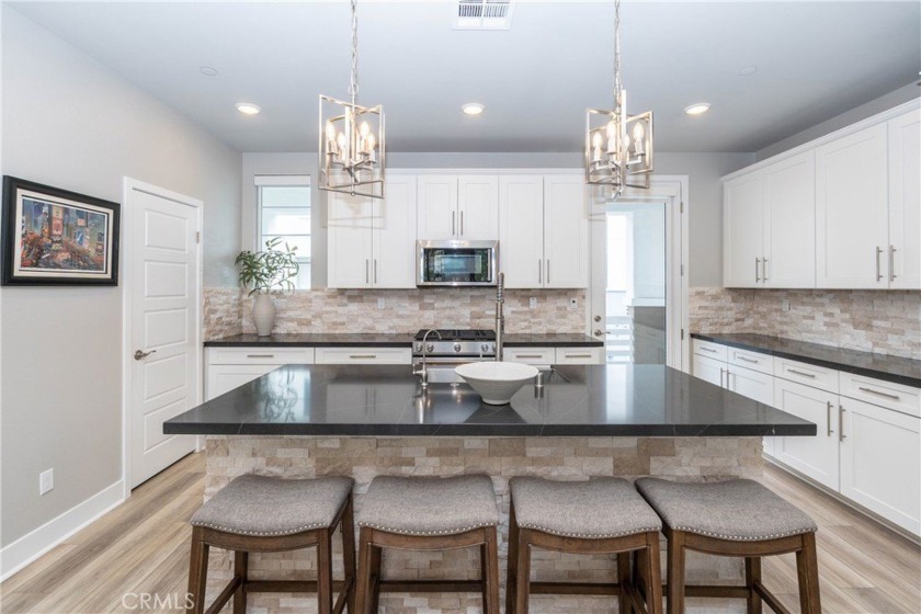 Welcome to this beautifully upgraded, move-in ready townhome - Beach Townhome/Townhouse for sale in San Pedro, California on Beachhouse.com