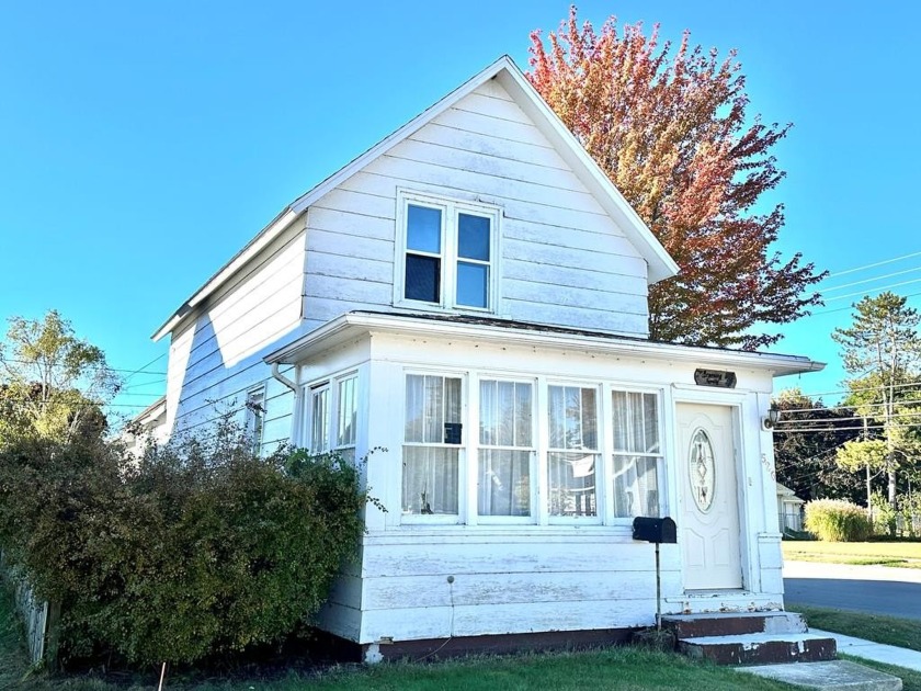 Charming 2-bed, 1-bath home in Algoma, just blocks from the - Beach Home for sale in Algoma, Wisconsin on Beachhouse.com