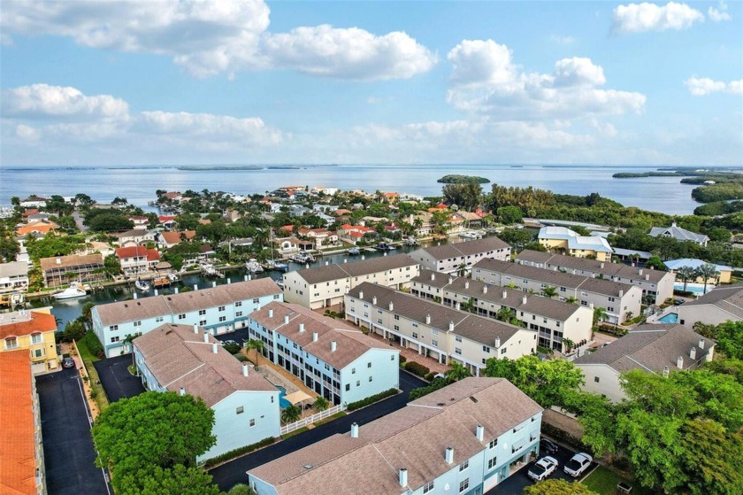 Welcome to this exquisite 3-bedroom, 3.5-bathroom townhome - Beach Townhome/Townhouse for sale in St. Petersburg, Florida on Beachhouse.com