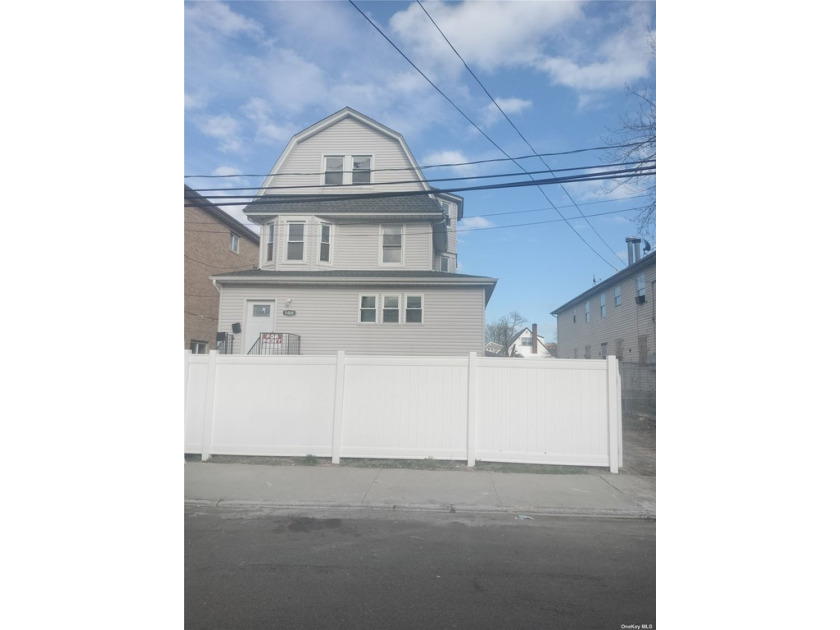 Perfect property to live in with family or use as an investment - Beach Home for sale in Far Rockaway, New York on Beachhouse.com