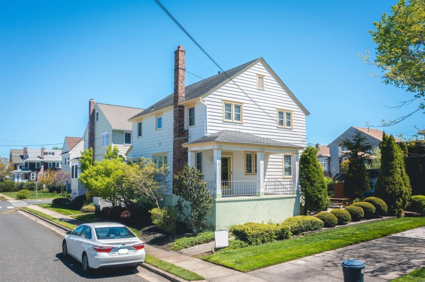 Classic CAPE MAY COTTAGE just 2 blocks to the sparkling waters - Beach Home for sale in Cape May, New Jersey on Beachhouse.com