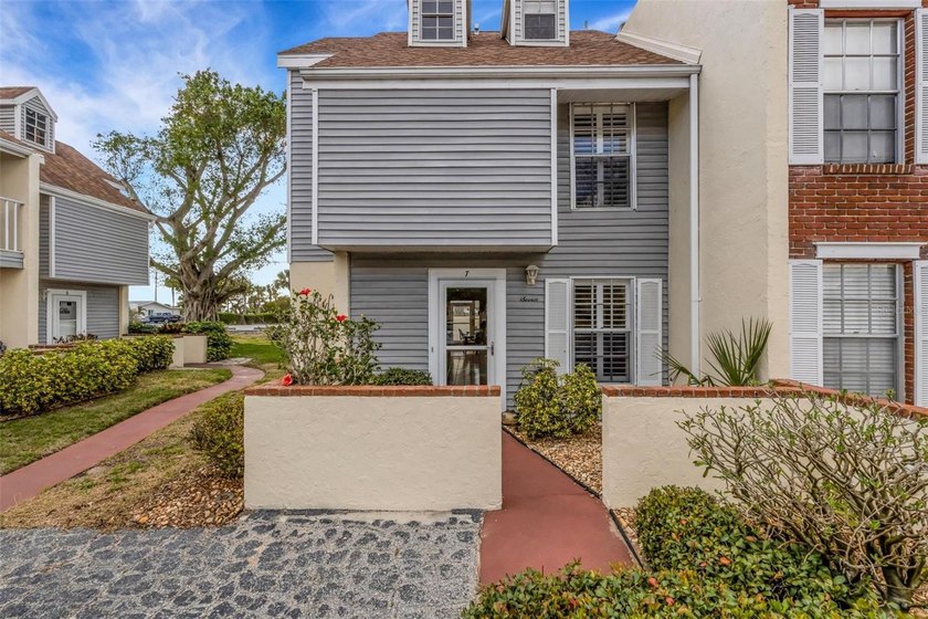 REDUCED!  IMAGINE WALKING STEPS TO THE BEACH IN THIS TURNKEY - Beach Townhome/Townhouse for sale in Venice, Florida on Beachhouse.com