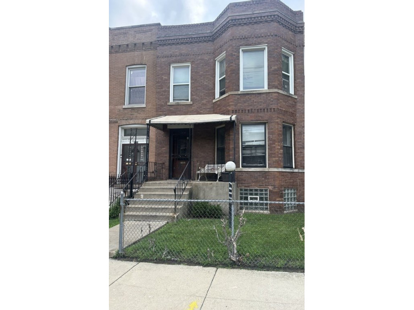 Brick 2-Flat in the Heart of Woodlawn - 5 Bedrooms    Attention - Beach Home for sale in Chicago, Illinois on Beachhouse.com