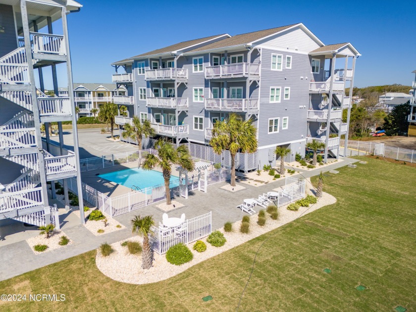 Beautifully upgraded 2 bedroom / 2 bath unit with a bonus room - Beach Condo for sale in Atlantic Beach, North Carolina on Beachhouse.com