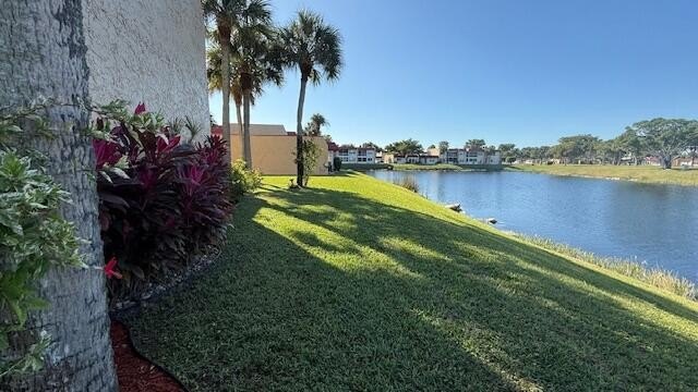 Immaculate 1st floor corner unit on cul-de-sac of Lake Dora - Beach Condo for sale in West Palm Beach, Florida on Beachhouse.com