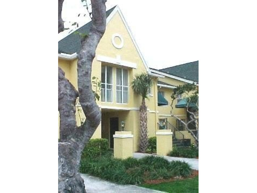 Stunning 2 Bedroom, 2 Bath Corner Unit in Breezes at Palm Aire! - Beach Condo for sale in Pompano Beach, Florida on Beachhouse.com