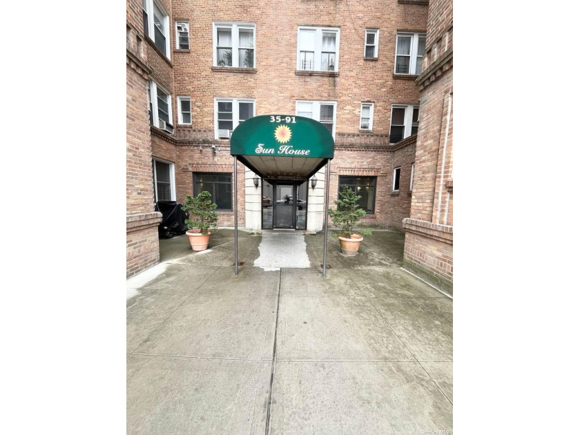 Spacious 2 bedrooms 1 bathroom with great natural lights, facing - Beach Condo for sale in Flushing, New York on Beachhouse.com