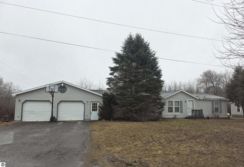 Priced to Sell!!! Great location for this 1996 Manufactured home - Beach Home for sale in Tawas City, Michigan on Beachhouse.com