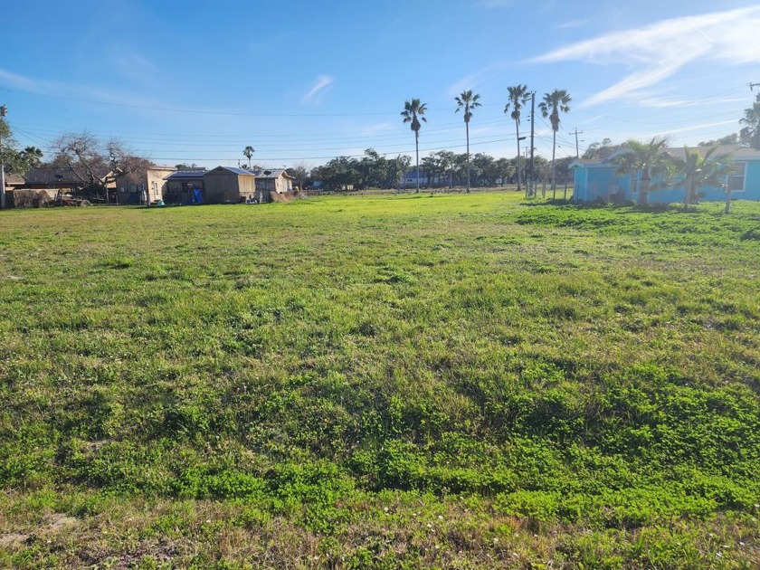 Great location!!  This gorgeous lot awaits your buyers floor - Beach Lot for sale in Rockport, Texas on Beachhouse.com