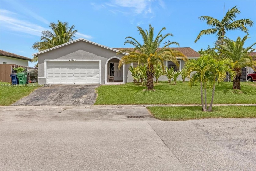 Welcome to your canal-waterfront oasis in Princeton, FL! This - Beach Home for sale in Homestead, Florida on Beachhouse.com