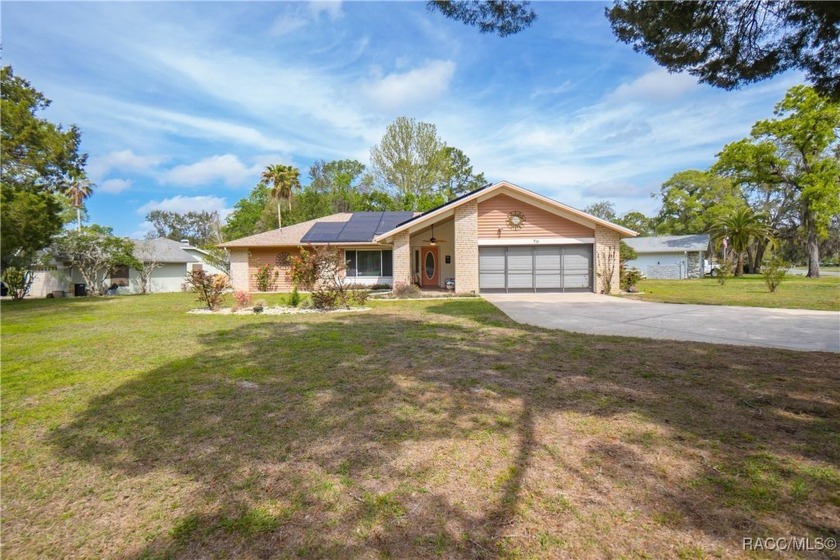 Welcome to Your Sunshine Sanctuary in Sugarmill Woods. Tucked - Beach Home for sale in Homosassa, Florida on Beachhouse.com