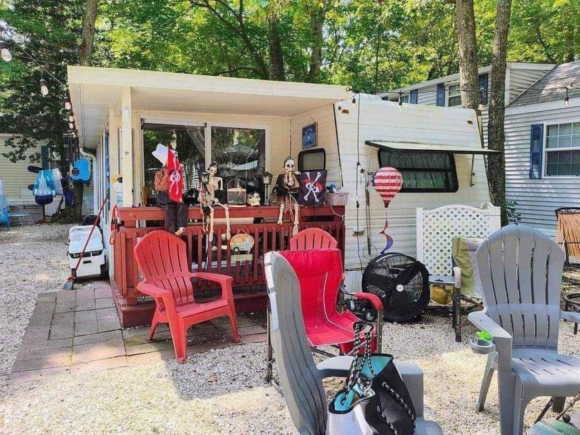 Discover your perfect getaway with this 1999 Prowler Camper - Beach Home for sale in Cape May, New Jersey on Beachhouse.com