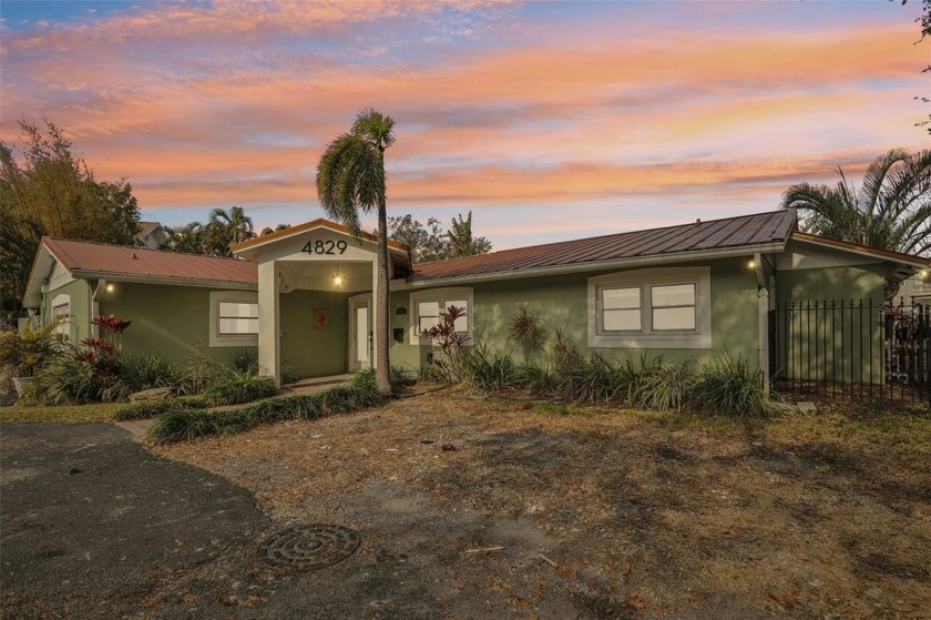 Tucked away down a private drive, this rare waterfront property - Beach Home for sale in Tampa, Florida on Beachhouse.com