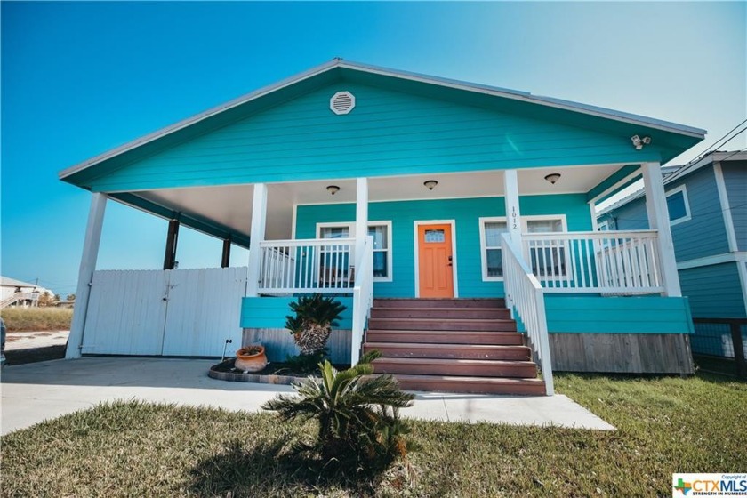 Charming BEACH BUMgalow just a walk to the bayfront and popular - Beach Home for sale in Rockport, Texas on Beachhouse.com