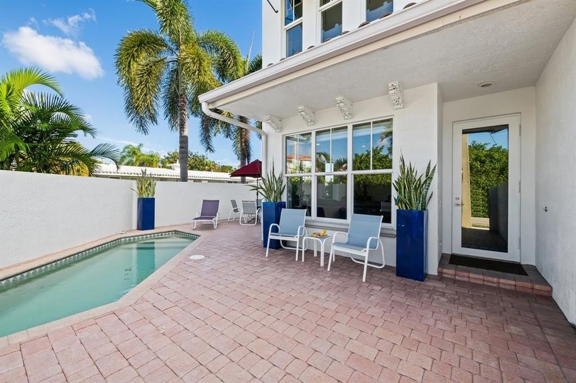 Victoria Park corner townhome featuring 3 bedrooms (all with - Beach Townhome/Townhouse for sale in Fort Lauderdale, Florida on Beachhouse.com