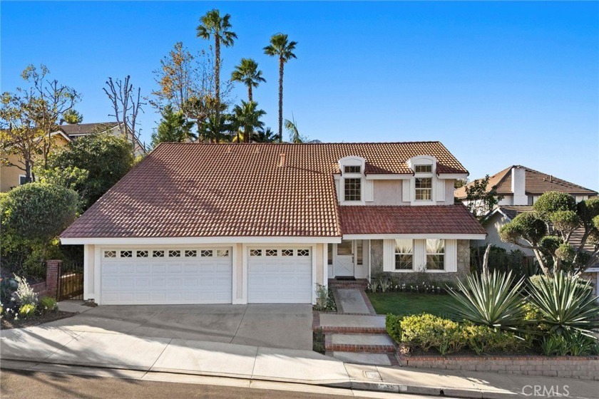 First time on the market since 1995, this fabulous Whispering - Beach Home for sale in Anaheim Hills, California on Beachhouse.com