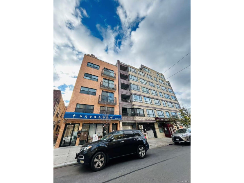 Presenting an exclusive residence on Maple Ave, Flushing - a - Beach Condo for sale in Flushing, New York on Beachhouse.com