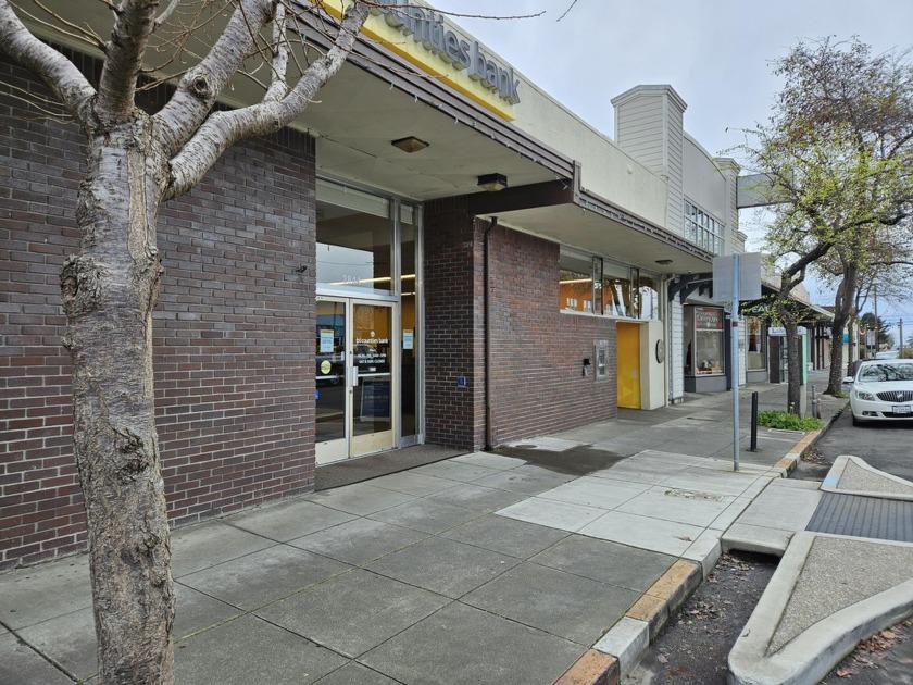 This is a local neighborhood commercial district in Henderson - Beach Lot for sale in Eureka, California on Beachhouse.com