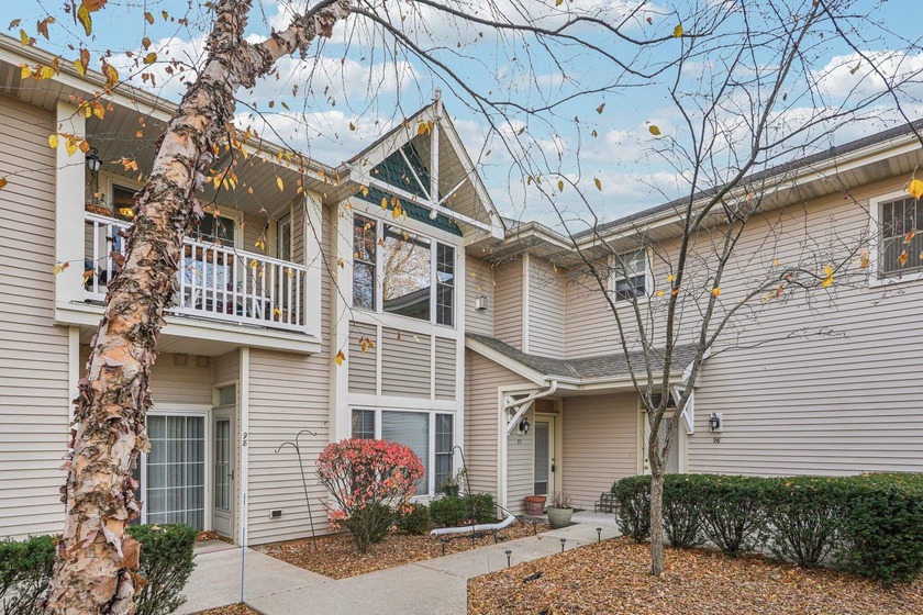 Desirable Cudahy condo with highly sought after amenities. 3 - Beach Condo for sale in Cudahy, Wisconsin on Beachhouse.com