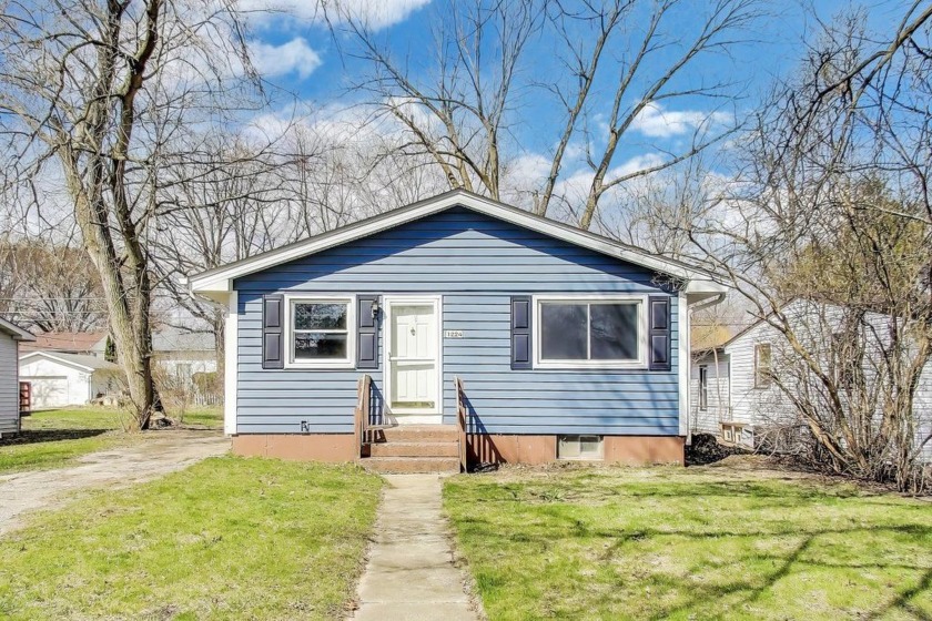 Welcome to 1224 Landon Ave, a classic ranch-style home offering - Beach Home for sale in Winthrop Harbor, Illinois on Beachhouse.com