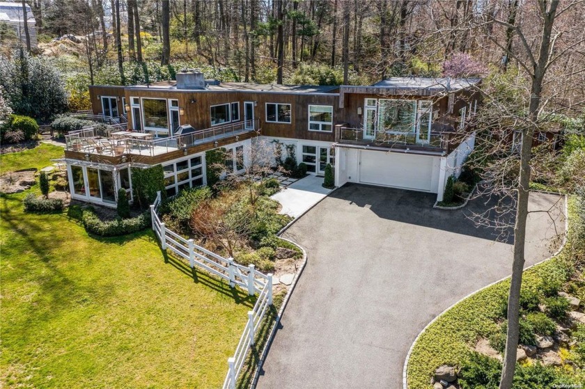 A stunning Mid Century Modern residence has been reimagined to - Beach Home for sale in Sands Point, New York on Beachhouse.com