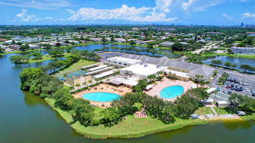 Welcome to this charming and move-in-ready condo located on the - Beach Condo for sale in West Palm Beach, Florida on Beachhouse.com