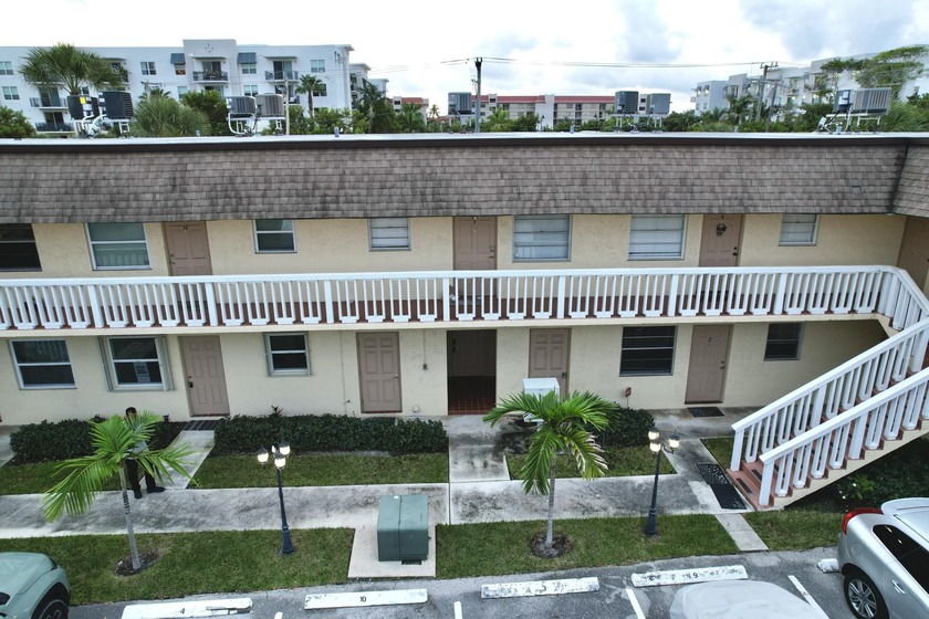 Exceptional value, experience the opportunity to own a fully - Beach Condo for sale in Lantana, Florida on Beachhouse.com