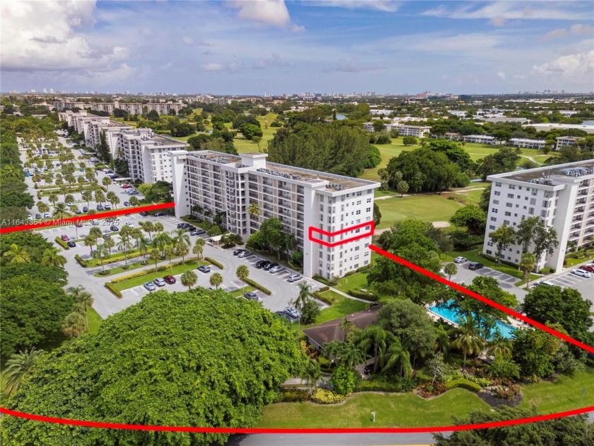 DELUXE CORNER UNIT WITH EXTRA WINDOWS - EASY TO SHOW - ALL AGES - Beach Condo for sale in Pompano Beach, Florida on Beachhouse.com