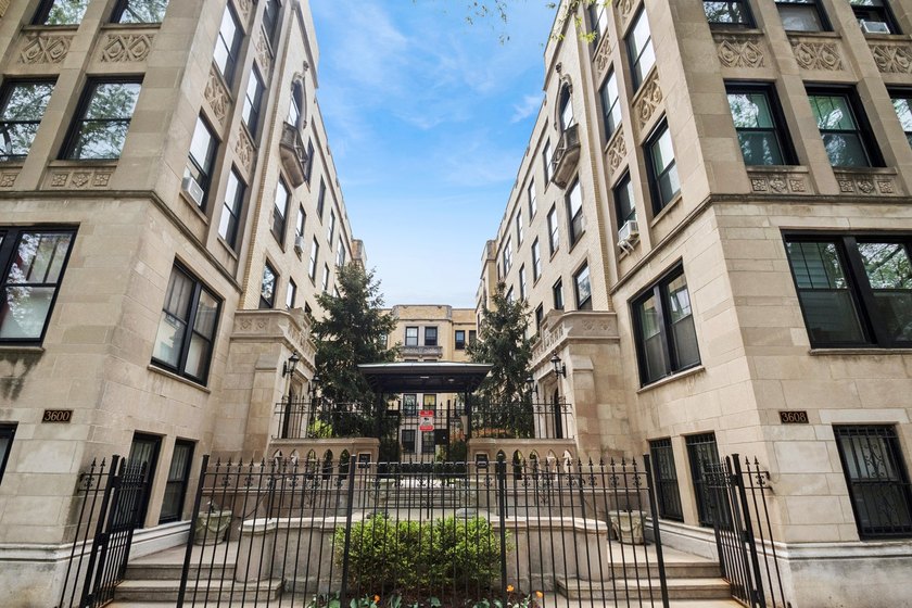 Welcome to this bright and move-in-ready studio nestled in a - Beach Condo for sale in Chicago, Illinois on Beachhouse.com